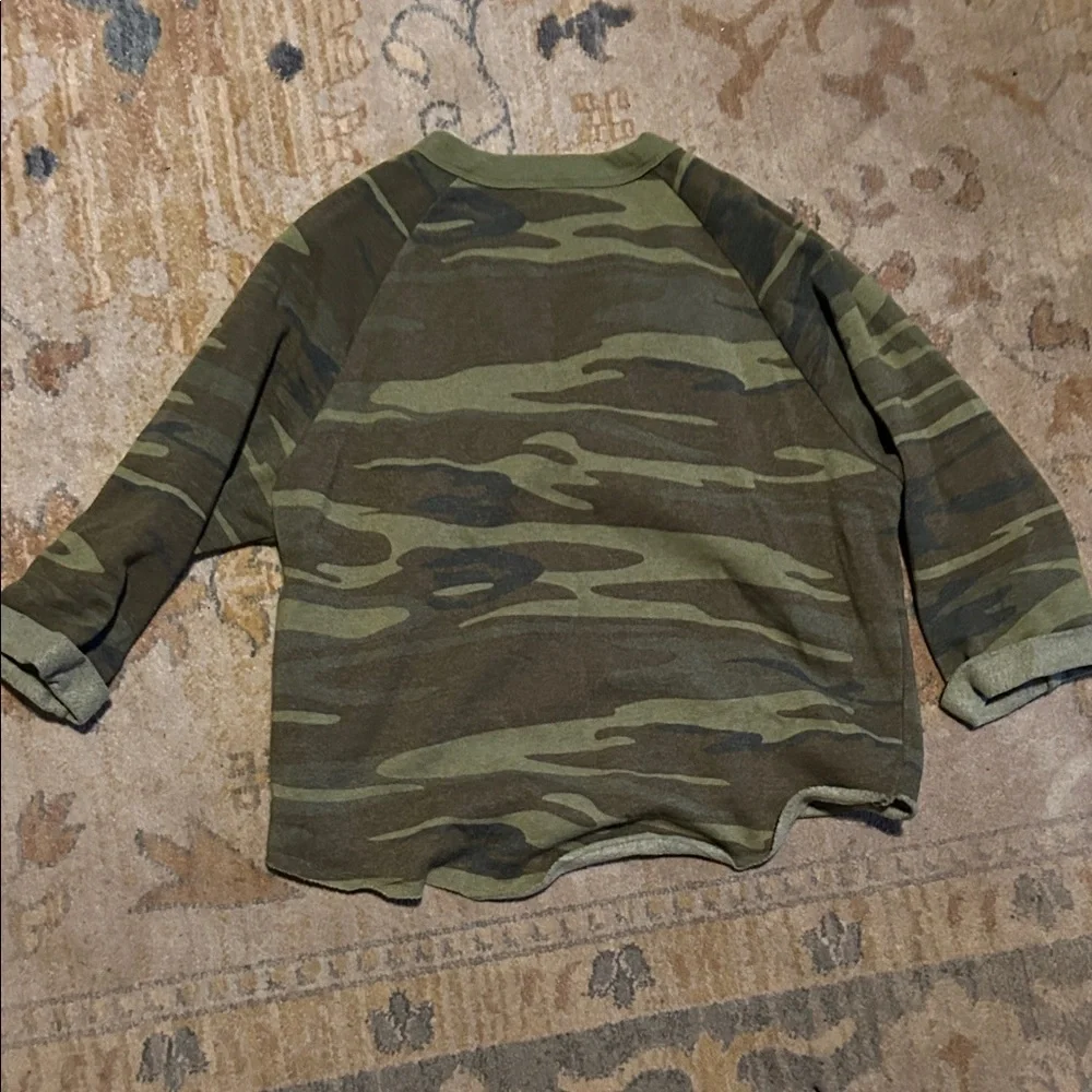 Women's Camouflage Sweatshirt Size Extra Small